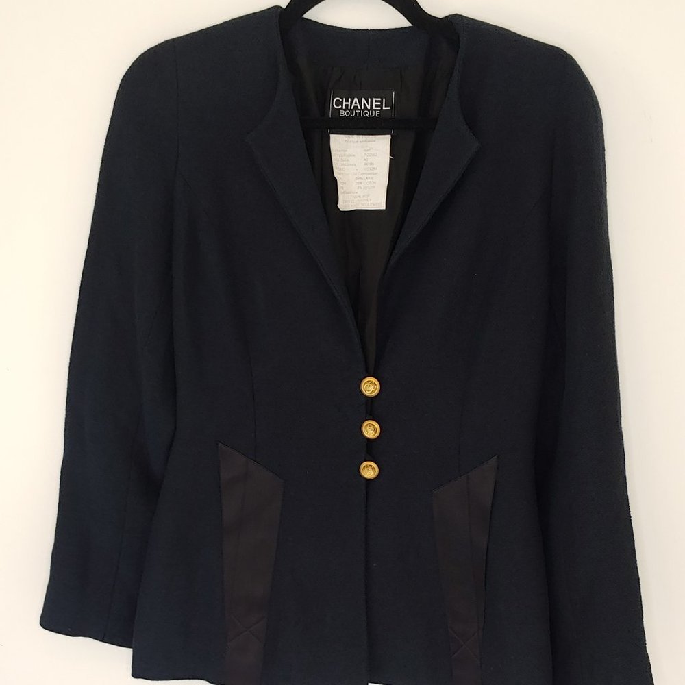Vintage 1994 Chanel Navy Blue Boucle Jacket - Picture 2 of 14